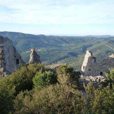 Apprendre le français faire de la randonnée et découvrir les châteaux cathares